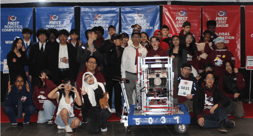 Team #5031 posing with robot