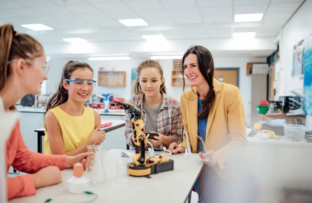 Women in a laboratory
